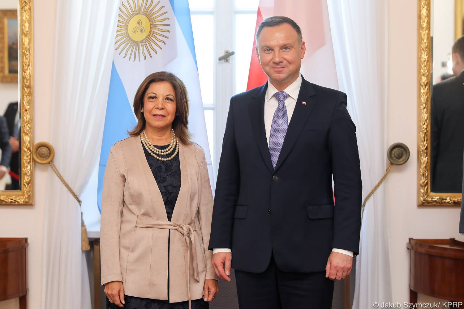 La Embajadora Ana María Ramírez junto al Presidente polaco, Andrzej Duda.