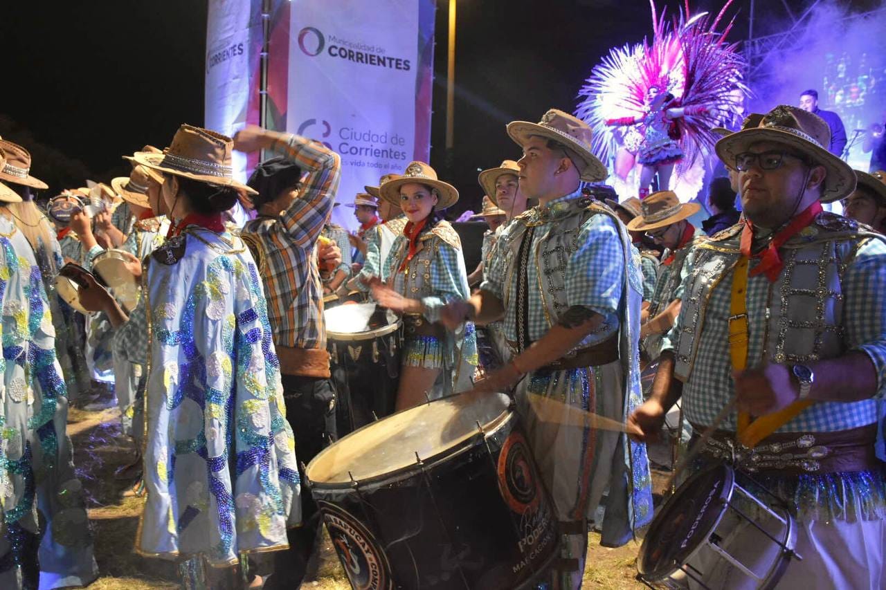 El carnaval correntino deslumbró durante las noches del fin de semana.