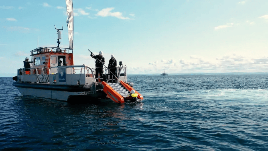 Cómo funciona el bote salvavidas no tripulado que podría rescatar a personas que se están ahogando