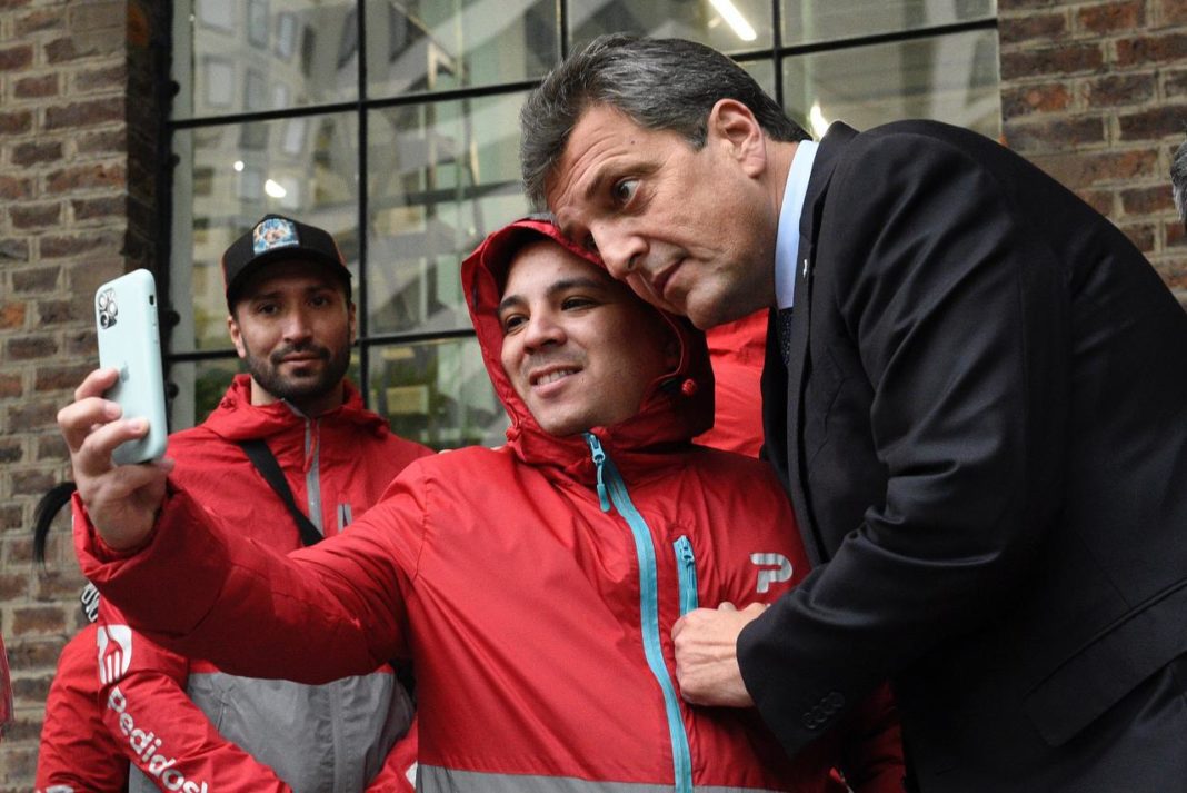 Entró en vigencia el seguro gratuito para deliverys que impulsó Massa